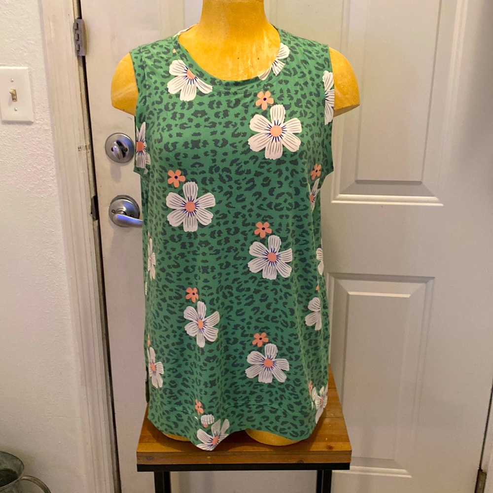 Cute summer sleeveless top tunic length. Tags removed. Pet smoke free